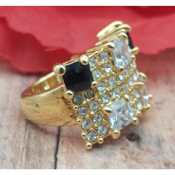 NWOT Gold Tone Crystal Covered Cocktail Fashion Ring Size 6.5 - Picture 2 of 8